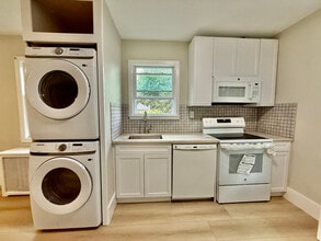 64 Heath Pl in Hastings On Hudson, NY - Building Photo - Building Photo