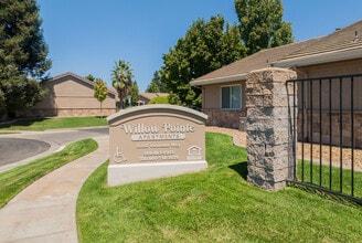Willow Pointe Apartments in Riverbank, CA - Building Photo - Building Photo