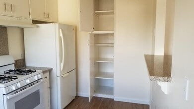 12072 Lamanda St, Unit 4 in Los Angeles, CA - Foto de edificio - Building Photo