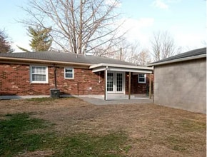 5406 Chestnutwood Way in Louisville, KY - Building Photo - Building Photo