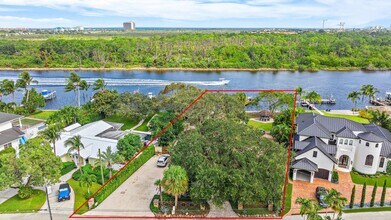 14150 Paradise Point Rd in West Palm Beach, FL - Foto de edificio - Building Photo