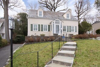 68 Wildway in Bronxville, NY - Building Photo - Building Photo
