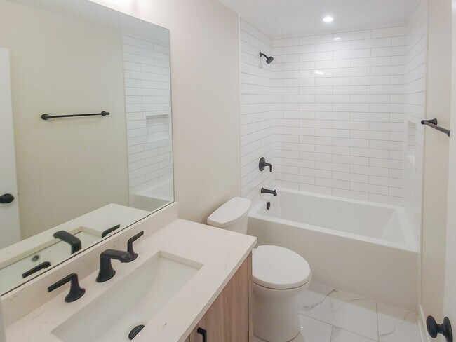 4853 N Seeley Ave, Unit 2C in Chicago, IL - Building Photo - Building Photo