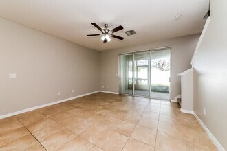 10408 Red Carpet Ct in Riverview, FL - Foto de edificio - Building Photo
