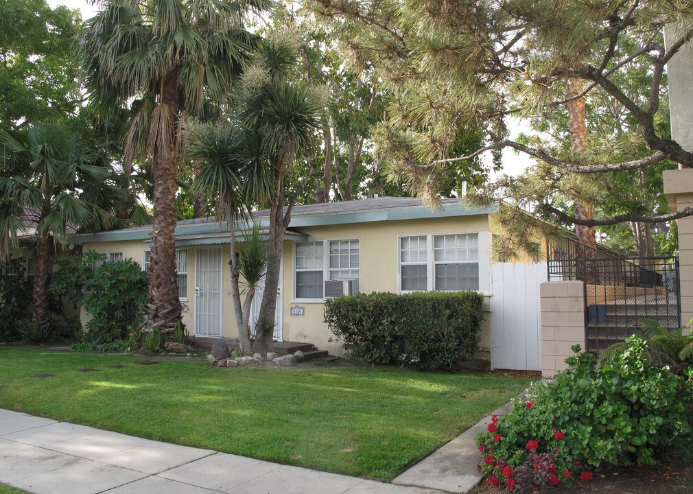 11540-11548 1/2 Riverside in North Hollywood, CA - Building Photo