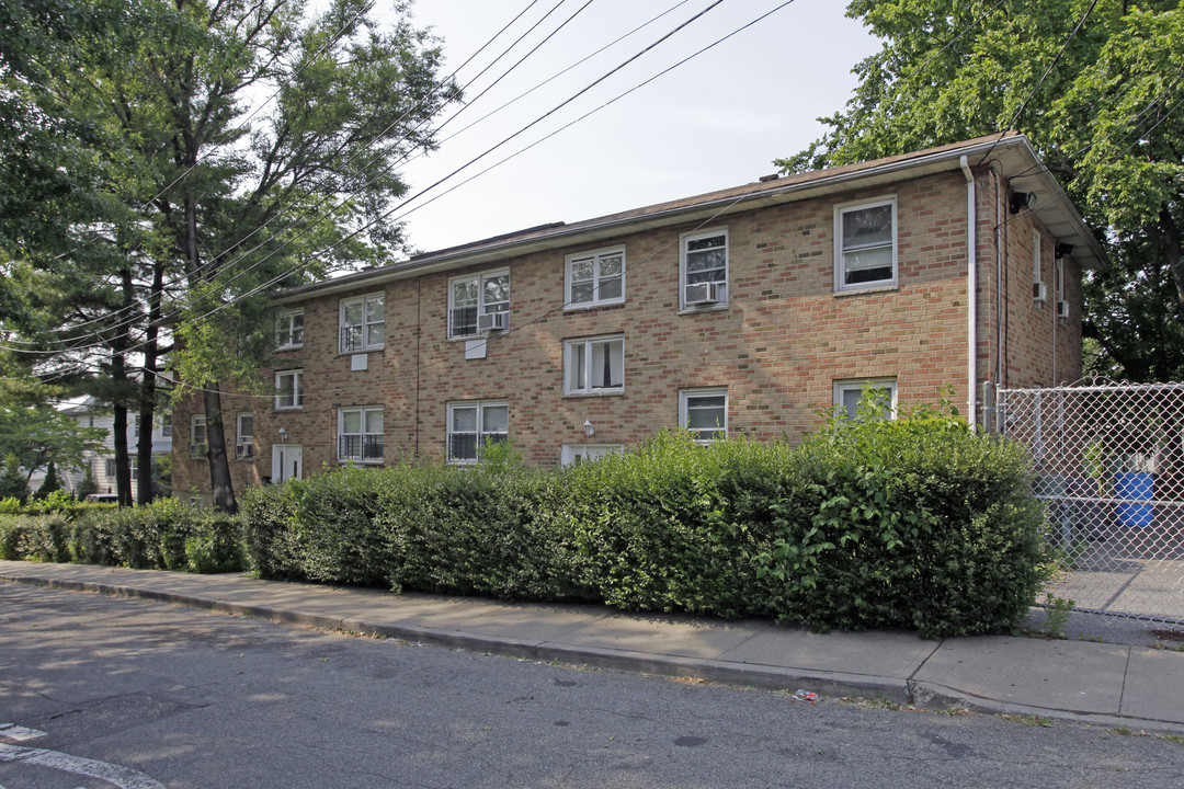 Green Manor in Staten Island, NY - Building Photo