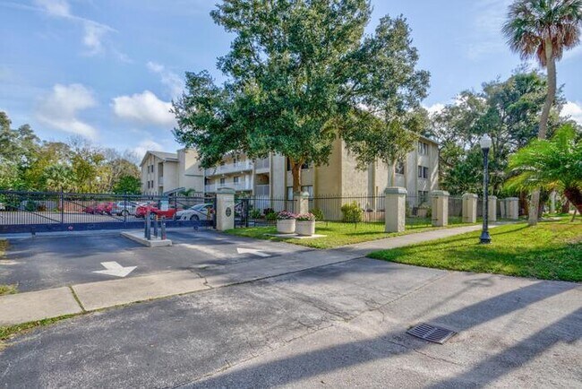 633 S Palmetto Ave-Unit -3070 in Daytona Beach, FL - Building Photo - Building Photo