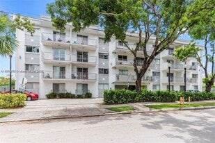 445 SW 11th St, Unit 203 in Miami, FL - Building Photo