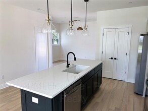 610 N 6th St in Rogers, AR - Foto de edificio - Building Photo