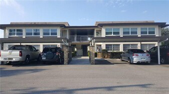 4854 Marine Pkwy in New Port Richey, FL - Building Photo