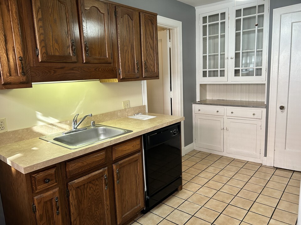 2010 Douglass Blvd, Unit #2 in Louisville, KY - Building Photo