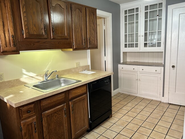 2010 Douglass Blvd, Unit #2