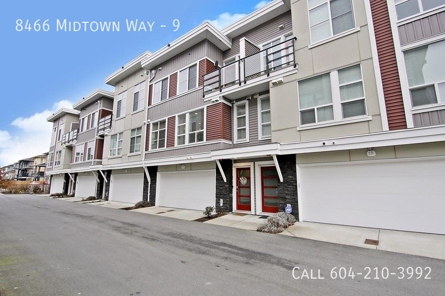 8466 Midtown Wy in Chilliwack, BC - Building Photo