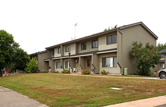 Hillside Terrace I in Monticello, MN - Foto de edificio - Building Photo