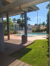 15350 SW 76th Ter, Unit Point Lake in Miami, FL - Foto de edificio - Building Photo
