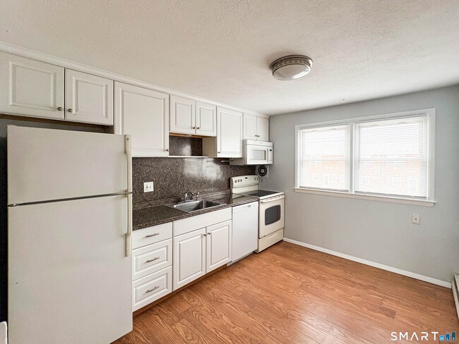 53 Hiltbrand Rd in Bristol, CT - Building Photo - Building Photo