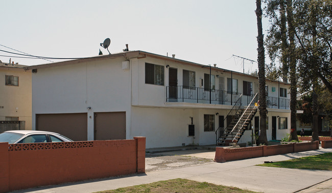 401 S Birch St in Santa Ana, CA - Foto de edificio - Building Photo