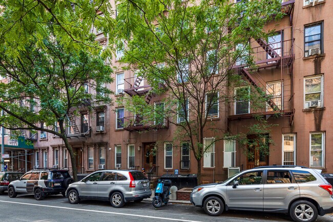 344 E 65th St in New York, NY - Foto de edificio - Building Photo