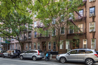 344 E 65th St in New York, NY - Building Photo - Building Photo