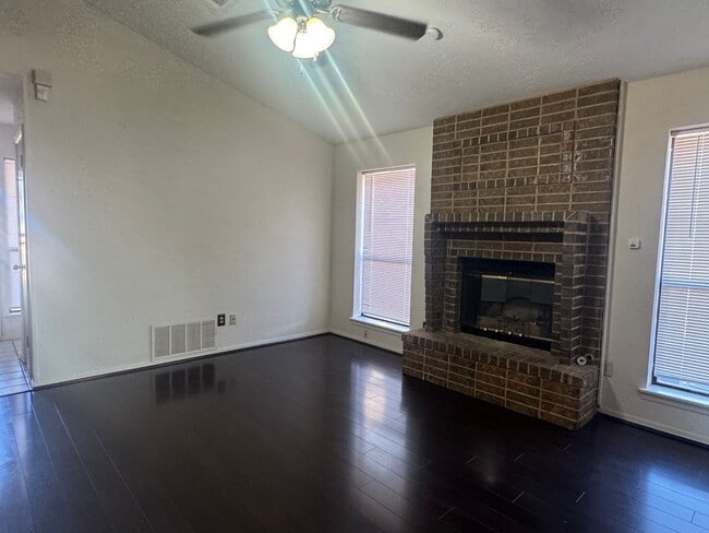 3912 SW Parkridge Blvd in Lawton, OK - Building Photo - Building Photo