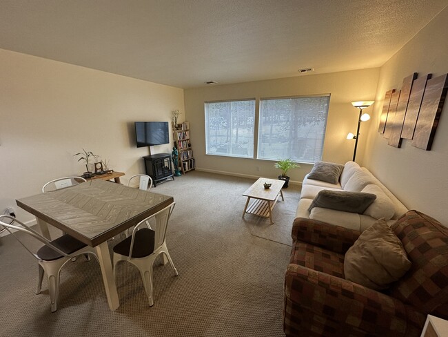 12664 Zurich Pl, Unit 4 in Truckee, CA - Building Photo - Building Photo