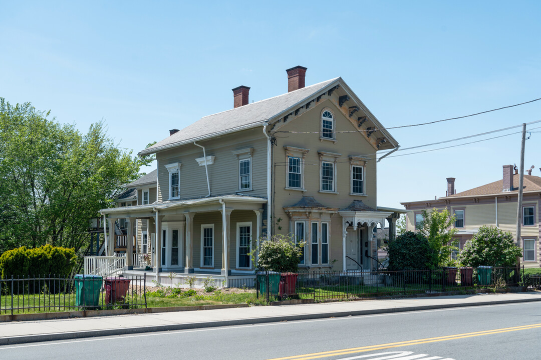 95 Nesmith St in Lowell, MA - Building Photo