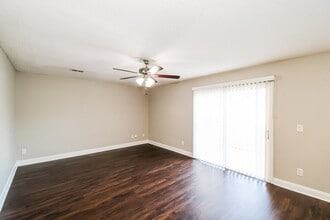 1259 Bedrock Dr in Orange Park, FL - Foto de edificio - Building Photo