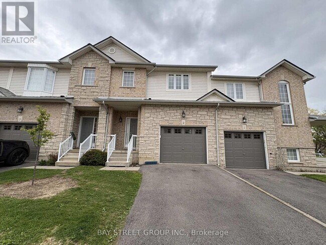 60 Cloverleaf Dr in Hamilton, ON - Building Photo - Building Photo