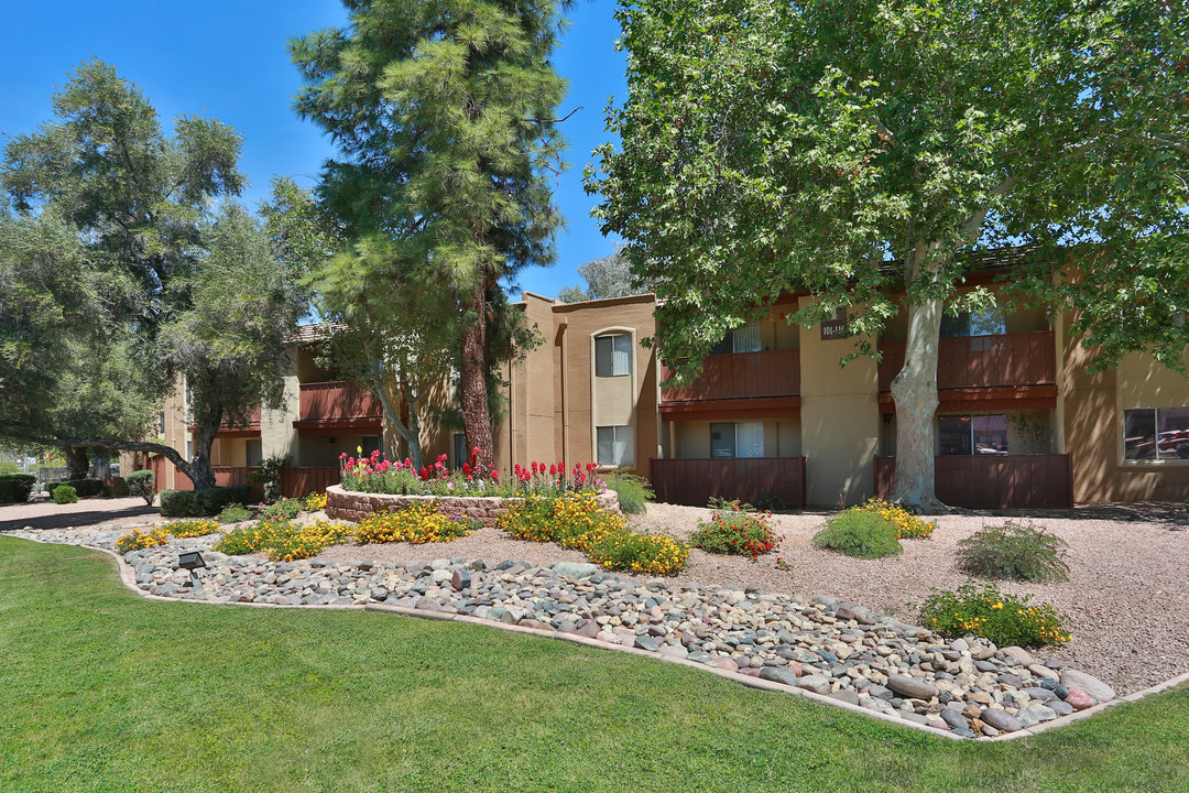 Fox Point Apartments in Tucson, AZ - Building Photo