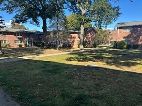 5 Treat St in West Haven, CT - Building Photo - Building Photo