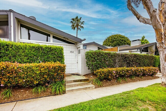 454 Bolero Way in Newport Beach, CA - Building Photo - Building Photo
