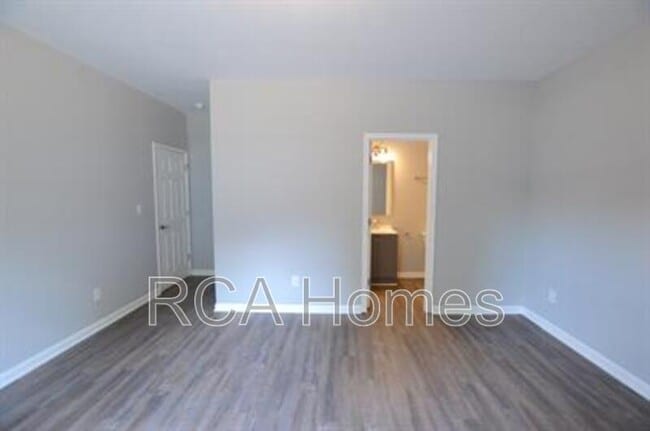 property at 3501 N Illinois St