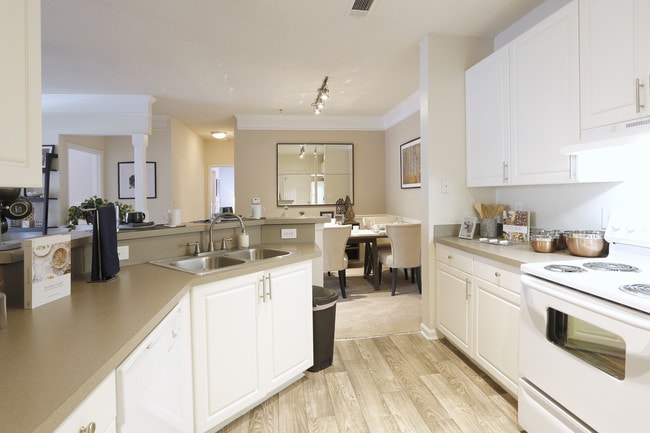 Magnolia at Milton in Alpharetta, GA - Foto de edificio - Interior Photo