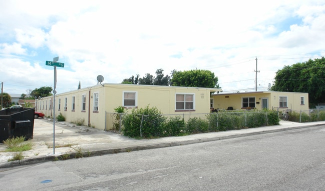 801 14th St S in Lake Worth, FL - Foto de edificio - Building Photo