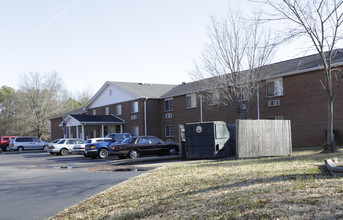 Town and Country Apartments in Gaffney, SC - Building Photo - Building Photo