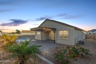1016 W Beacon Dr in Casa Grande, AZ - Building Photo - Building Photo