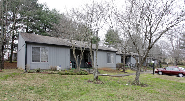 Evergreen Villas in Powell, TN - Building Photo - Building Photo