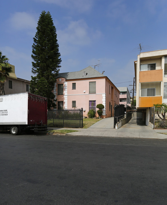 823 S Manhattan Pl in Los Angeles, CA - Foto de edificio