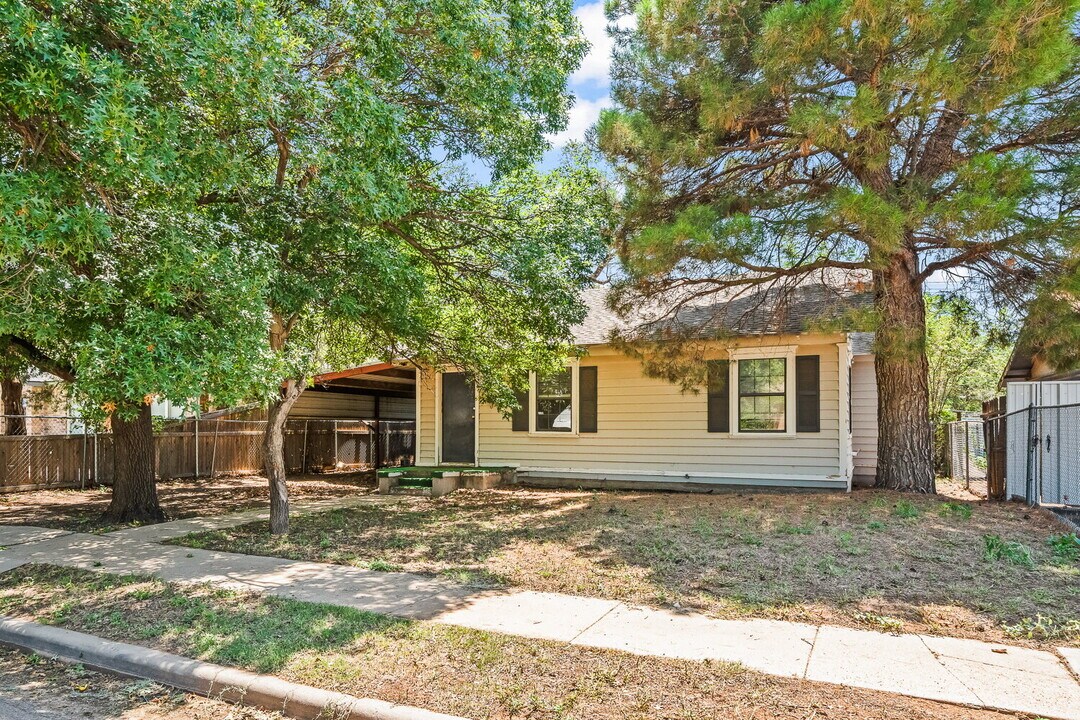 2313 20th St in Lubbock, TX - Building Photo