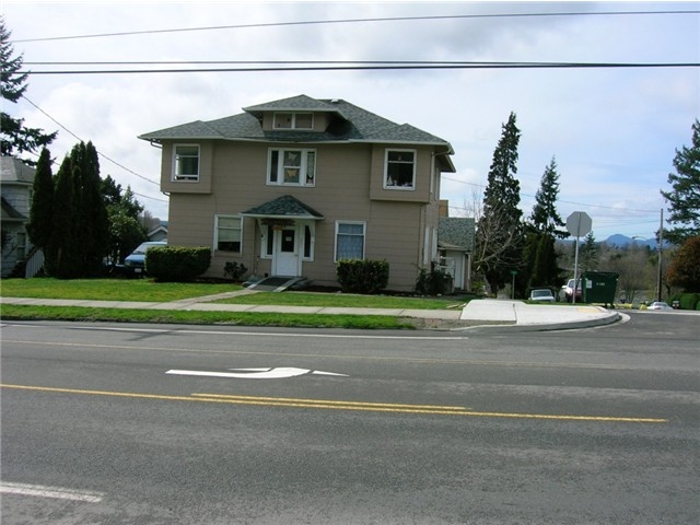 327 N 4th St in Mount Vernon, WA - Building Photo - Building Photo