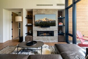 4 Lakewood Dr in Big Sky, MT - Building Photo