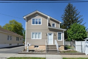 142 Grand Ave in Hawthorne, NJ - Building Photo