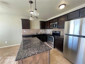 1018 Kensington Dr in Centerton, AR - Foto de edificio - Building Photo