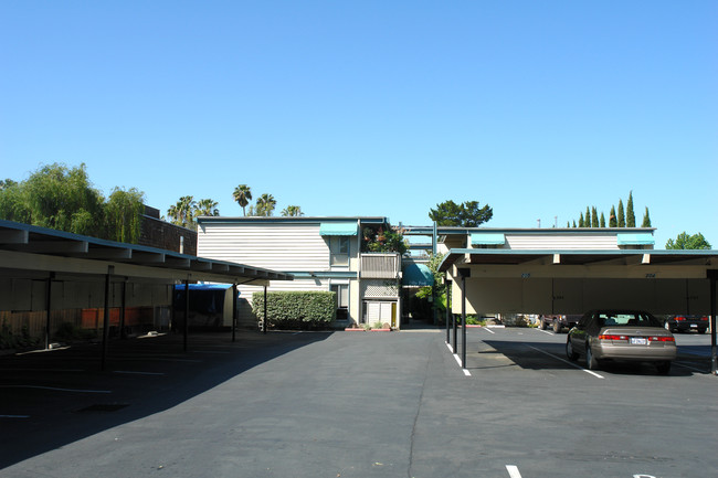 Ellis Park Apartments in Concord, CA - Building Photo - Building Photo