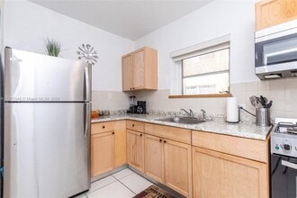 1982 Marseille Dr, Unit 4 in Miami Beach, FL - Foto de edificio - Building Photo