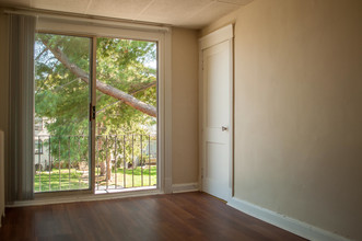 Lansdowne Meadows in Upper Darby, PA - Foto de edificio - Building Photo