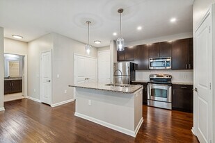 Amelia at Westshore in Tampa, FL - Building Photo