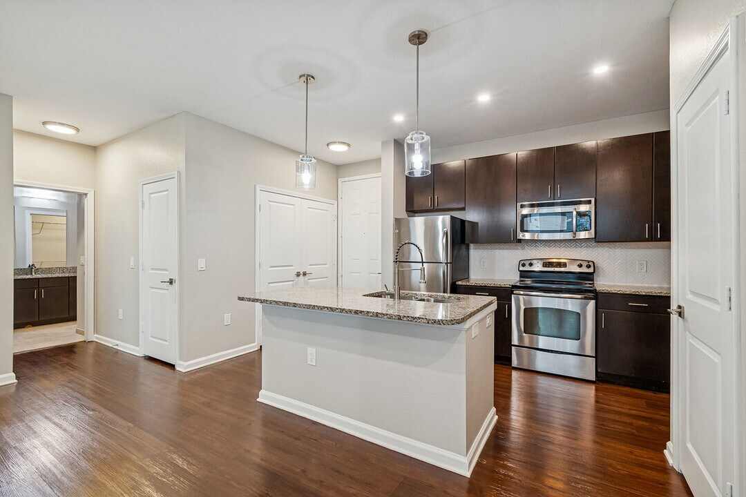 Amelia at Westshore in Tampa, FL - Building Photo