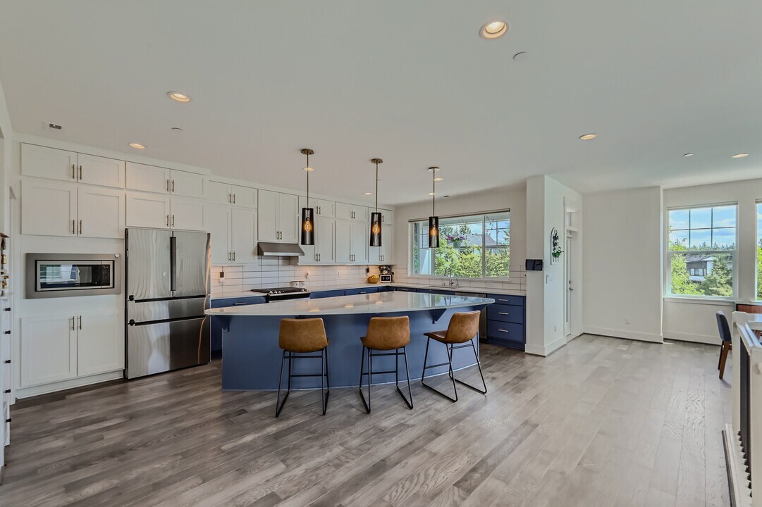 26658 NE Walden Way in Duvall, WA - Building Photo