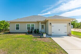 150 Hibiscus Ave in Defuniak Springs, FL - Building Photo